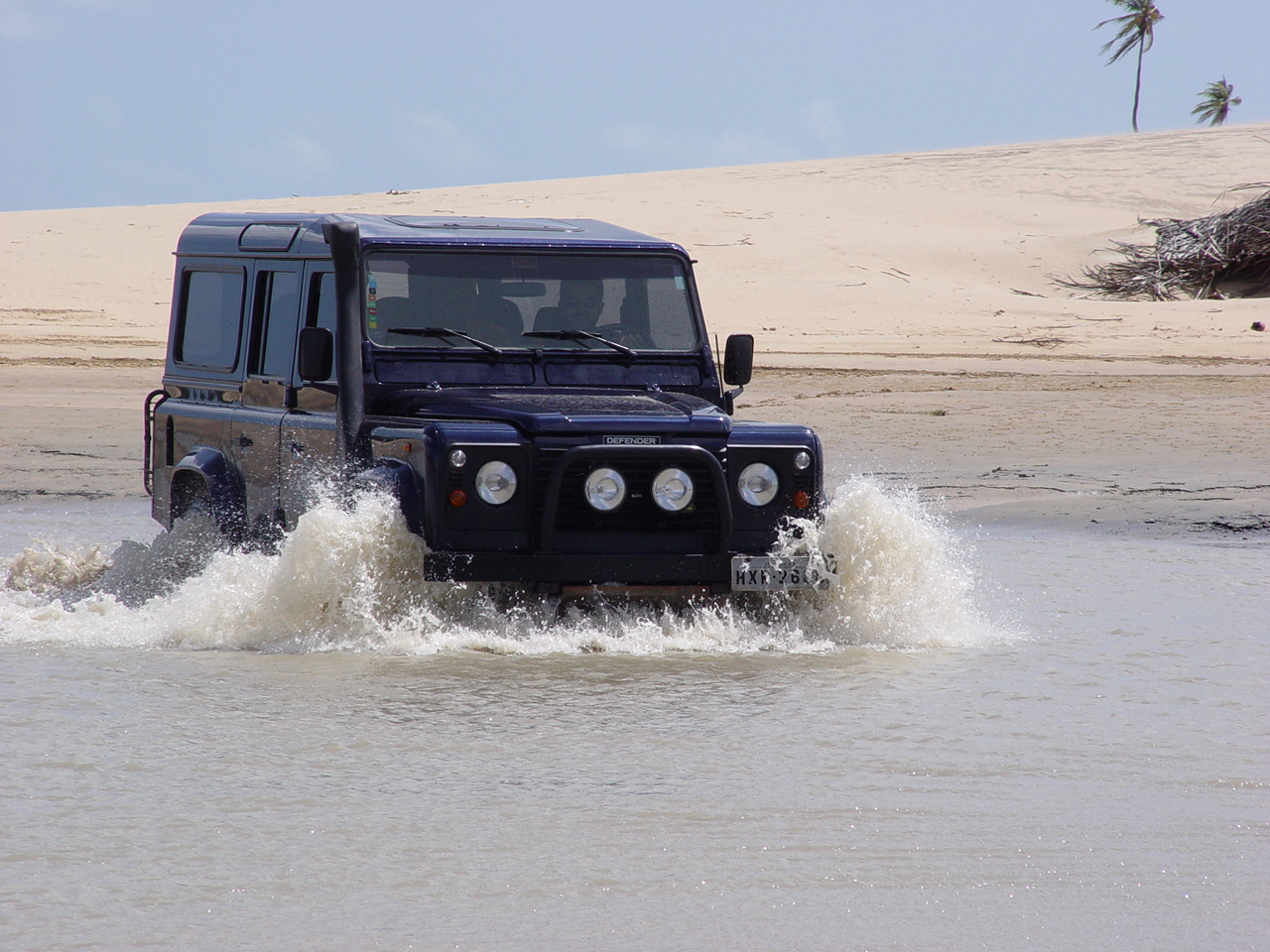 A 4x4 heading between Guajiru and Jericoacoara. 