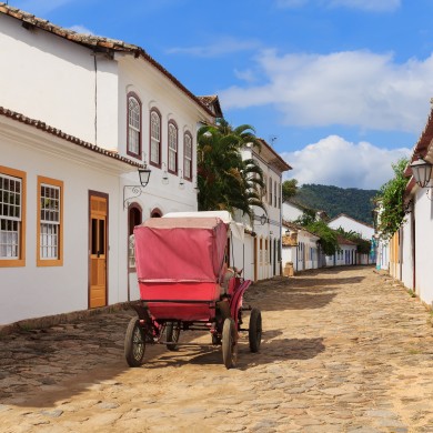 A red horse drawn cart in Paraty.