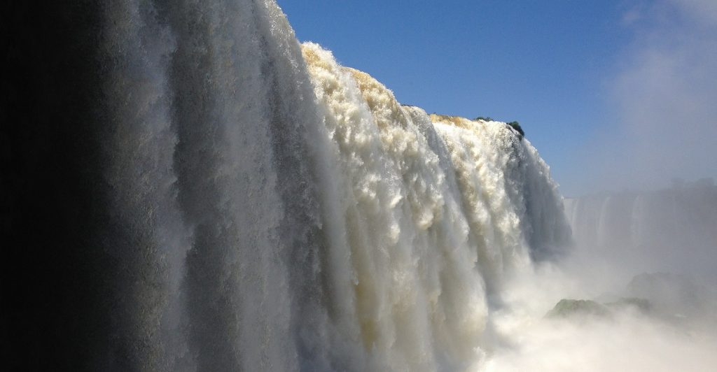 Iguaçu falls creates a huge wall of water.