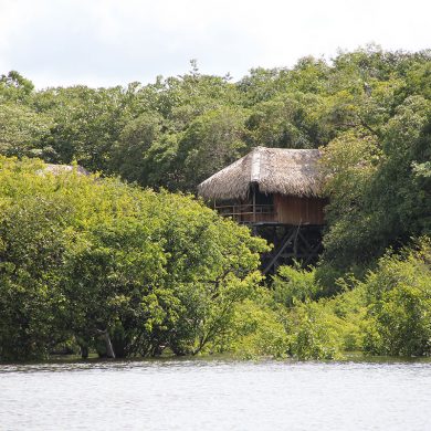 Juma lodge bungalow on stilts hidden on the banks.