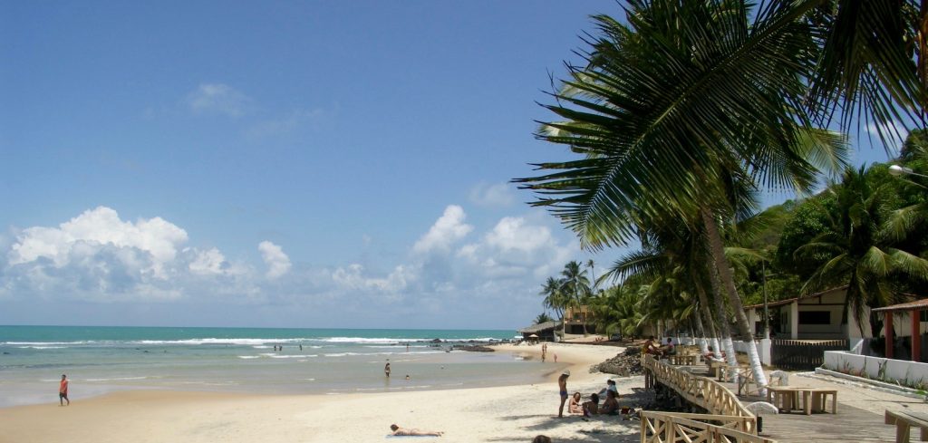 The uncrowded sunny Pipa beach. 