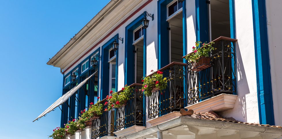 A beautiful balcony with flowers on it in Minas Gerais.