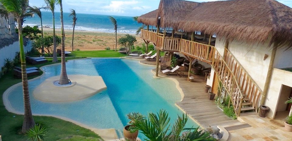 Aerial view of the hotel Hurricane with beach view in Jeri. 