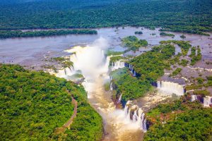 Helicopter view of the brown murky waters of Iguaçu. 