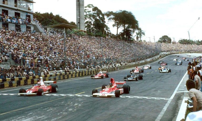 A race at the Interlagos circuit 