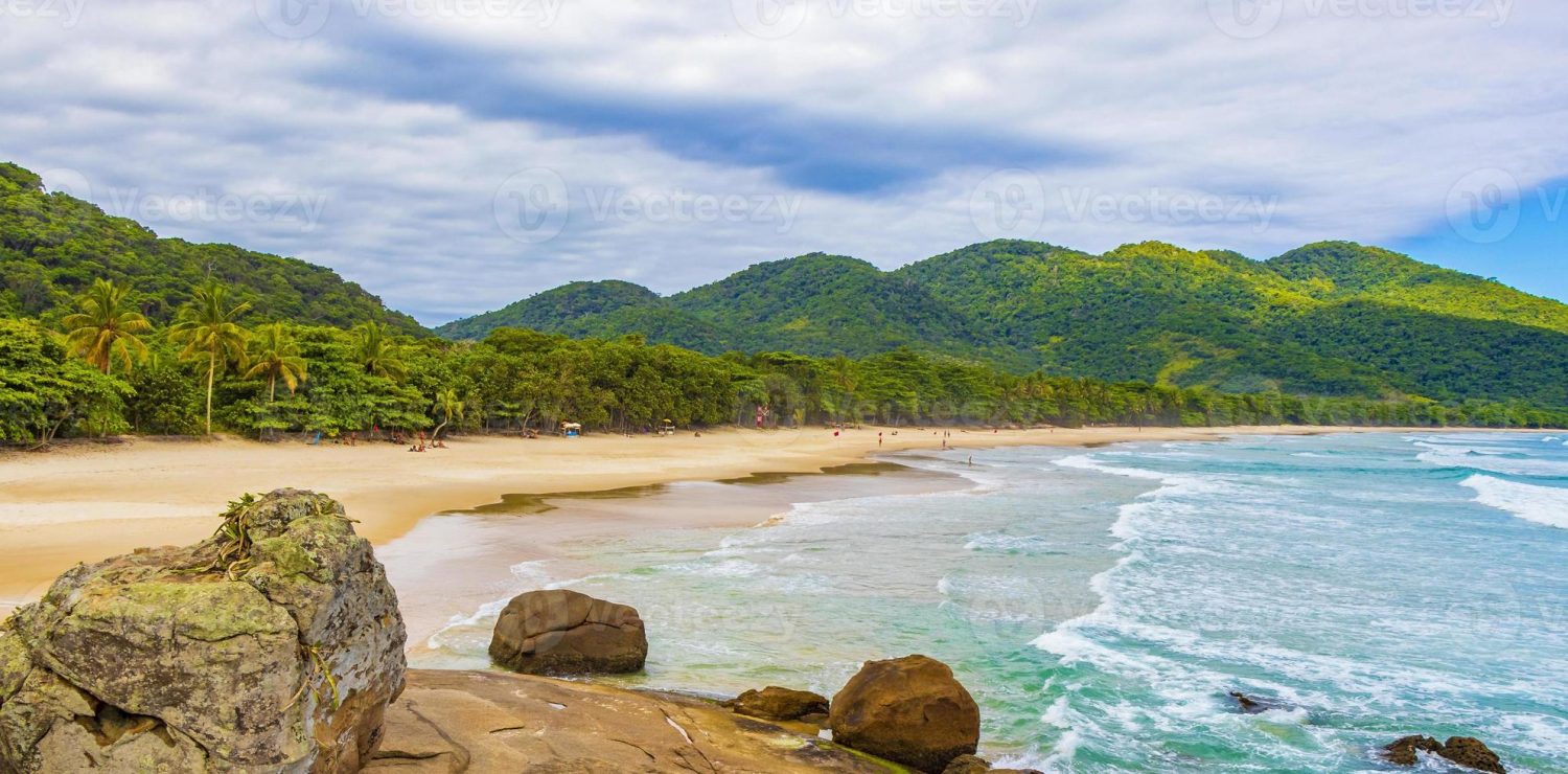 The beach of Lopez Mendes in Ilha Grande